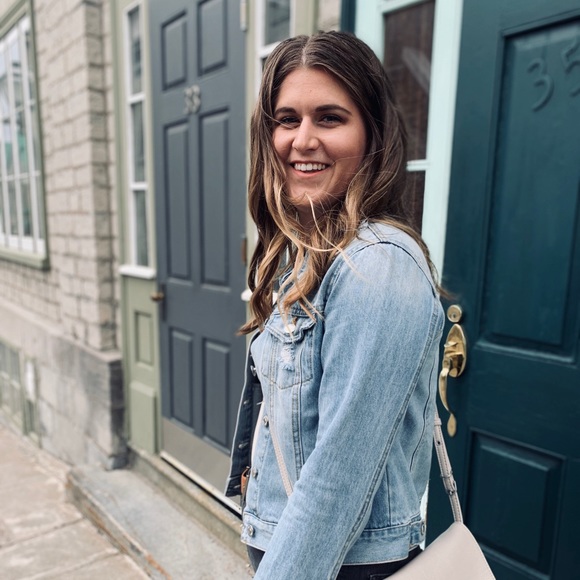 Meet your Posher, Emilie - Picture 1 of 1